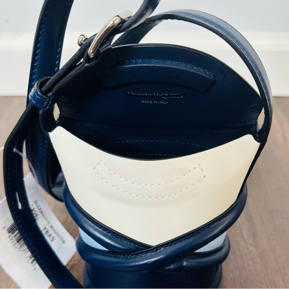 Alexander McQueen Micro Curve Leather Bucket Bag - Picture 12 of 13